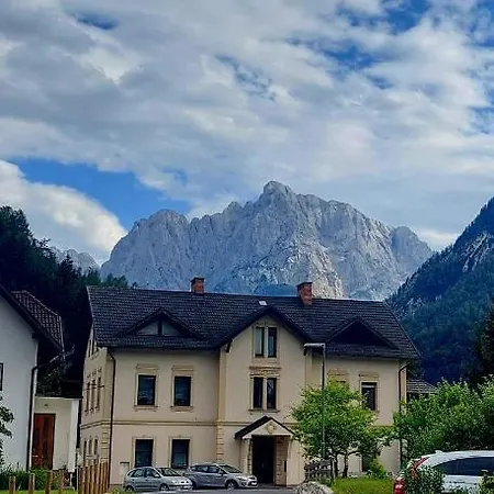 Апартаменты Lena's Retreat In The Heart Of