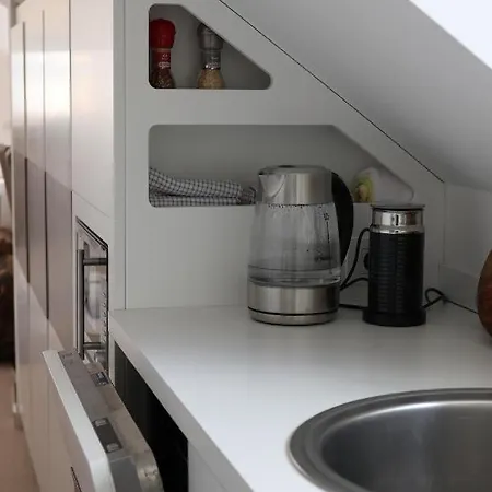 Апартаменты Lena's Retreat In The Heart Of